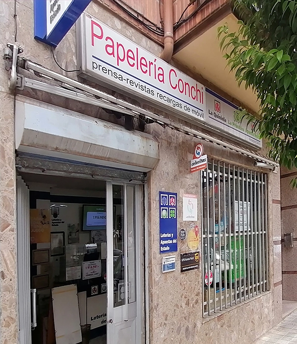 Exterior de loterías y papelería Conchi.